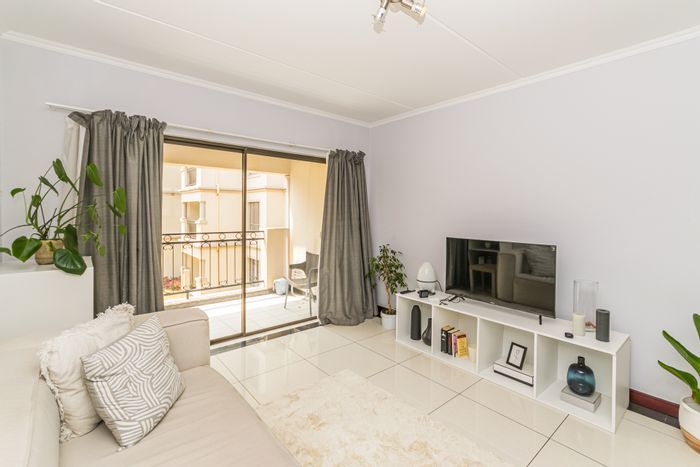 Noordwyk Apartment For Sale: 1 Bed, Pool, Tennis Court, Secure Access.