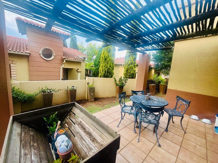 Sunninghill House To Rent: 3 beds, pool access, pet-friendly, secure complex.