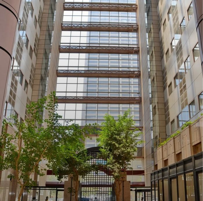 Apartment To Rent in Johannesburg Central: Studio, kitchenette, secured parking, near amenities.