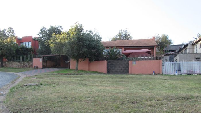Lindhaven House For Sale: 3 Bedrooms, Pool, Study, Spacious 1,181 m² Erf.