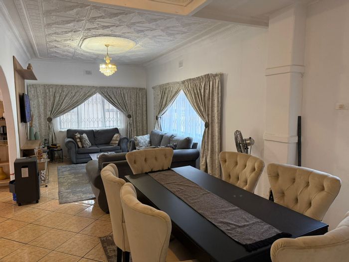 Florida House For Sale: 3 beds, pool, granny cottage, spacious garden, carport.