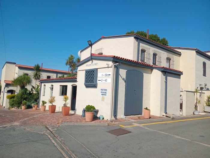 For Sale: Townhouse in Corlett Gardens with 3 beds, pool, and security.