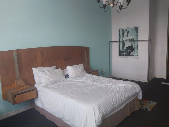 To Rent: Apartment in Maboneng with 24-hour security, parking, and soundproof windows.