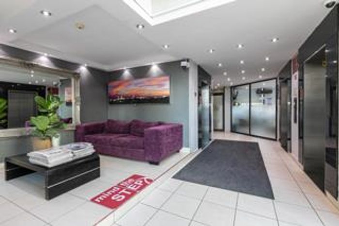 Morningside Apartment To Rent: 2 bedrooms, pool, garden views, secure parking.