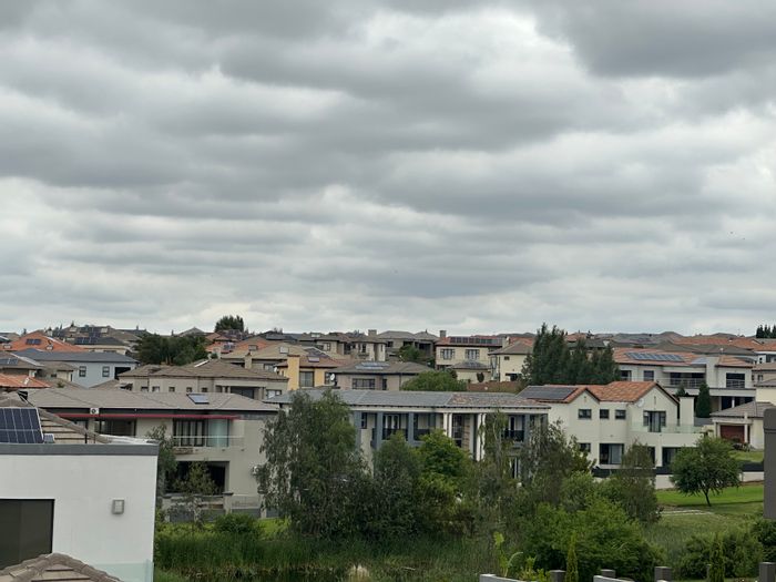 House To Rent in Blue Valley Golf Estate with spacious living, garden, and amenities.