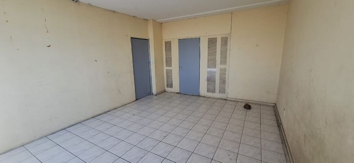 For Sale: Spacious 2-bedroom apartment in Berea with built-in wardrobes and convenient access.