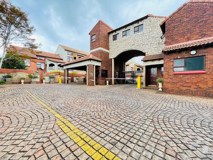 To Rent: 2-Bedroom Apartment in Morningside with 24-hour security and leisure facilities.