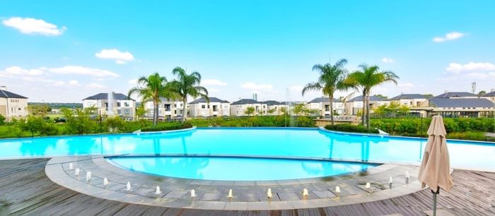 To Rent: 2-Bedroom Apartment in The Polofields with Balcony and Braai Area.