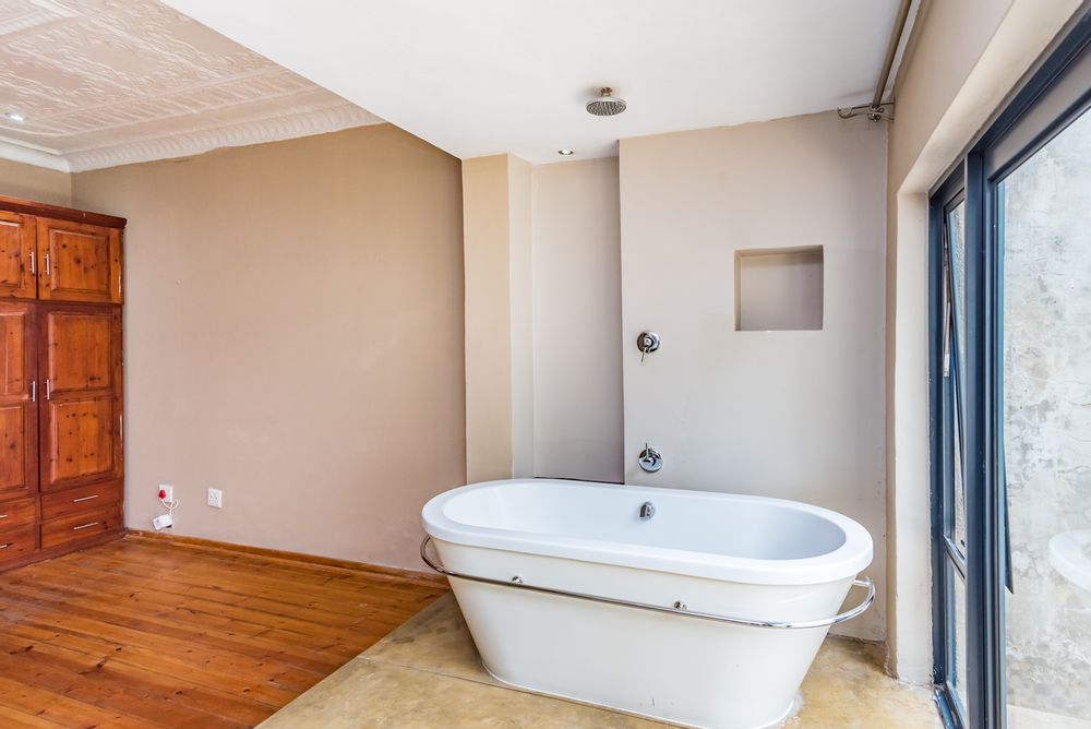 MAIN BEDROOM ENSUITE