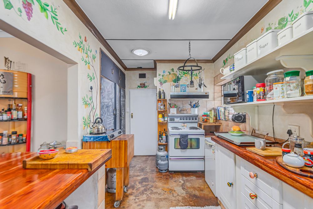 Kitchen with Rhodesian teak tops