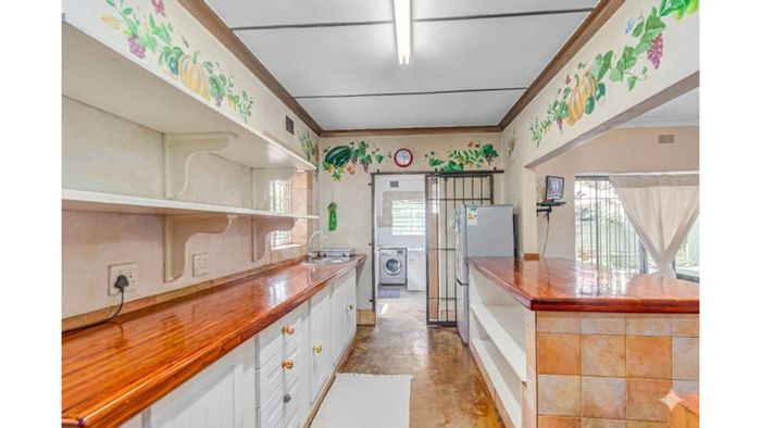 Bryanston House For Sale: Multiple dwellings, large garden, pool, and investment potential.