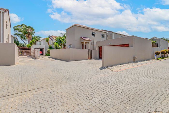 For Sale: 2 Bed, 2 Bath Townhouse in Sunninghill with garden and security.