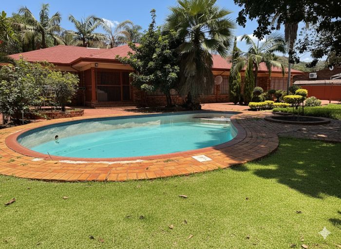 Ninapark House For Sale: 5 bedrooms, 3 bathrooms, spacious layout, ample parking.