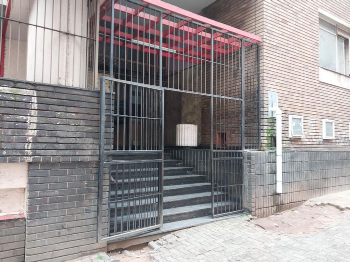 Hillbrow Apartment For Sale: 3 Bedrooms, balcony, large lounge, investor opportunity.