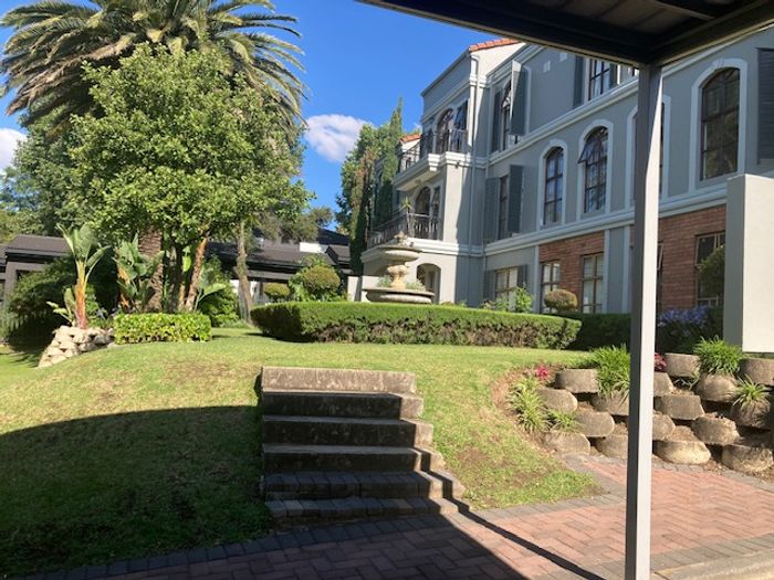 Craighall Apartment To Rent: 2 beds, 2 baths, balcony, secure parking, communal gardens.
