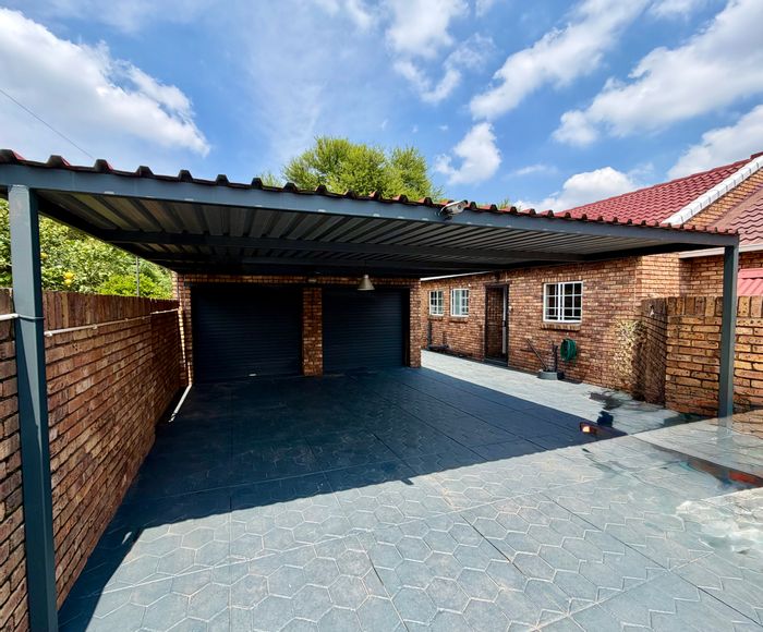 For Sale: 3-Bedroom House in Rooihuiskraal North with garden, double garage, and carport.