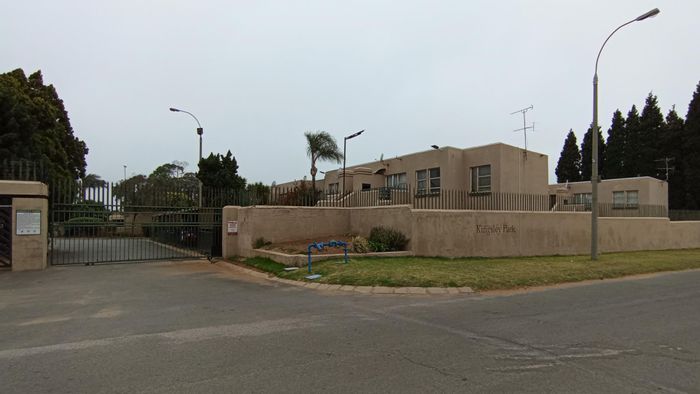 Groblerpark Apartment For Sale: 2 Bedrooms, Parking, Convenient Location, Viewings by Appointment.