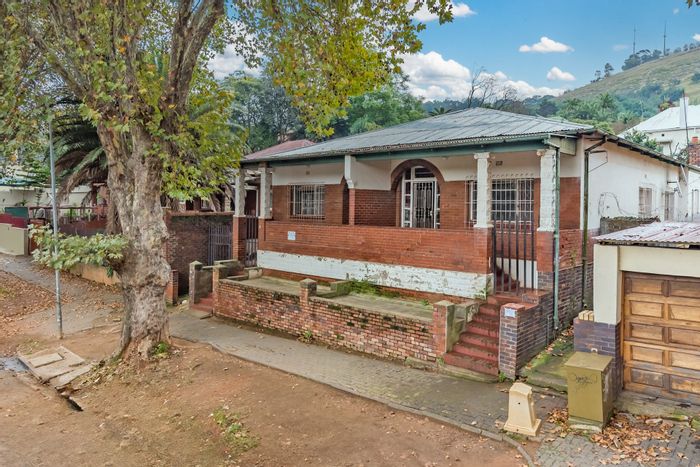 For Sale: House in Bezuidenhout Valley with 2 semi-detached homes and cottage.