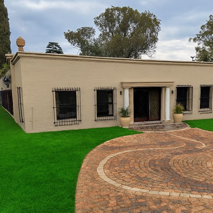 For Sale: Buccleuch House with large entertainment area, cottage, and ample parking.