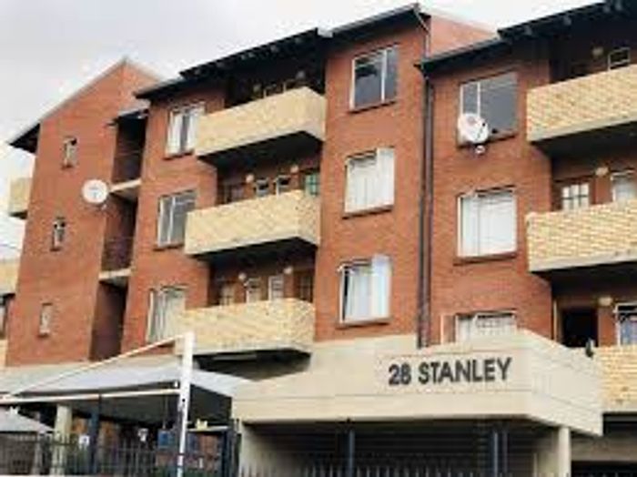 Auckland Park Apartment For Sale: High rental yield, near amenities, currently tenanted.