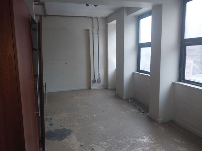 Cash buyers only: Bachelor apartment in Johannesburg Central, close to transport and shops.