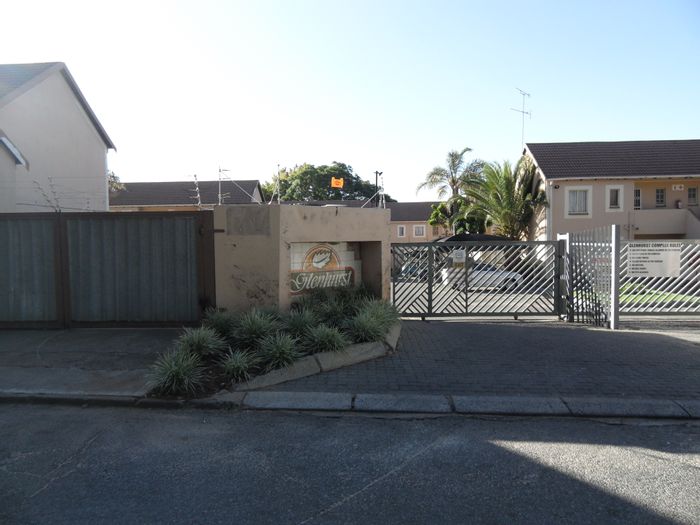 Kew Townhouse For Sale: 3 bedrooms, pool, garden access, secure living.