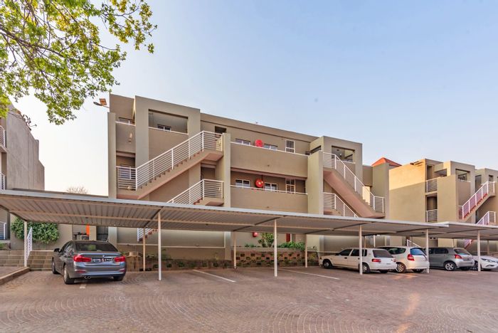 For Sale: Townhouse in Glensan with clubhouse, pool, gym, and secure parking.