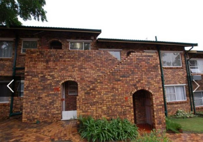 2-Bedroom Apartment To Rent in Buccleuch with open-plan living and prepaid electricity.
