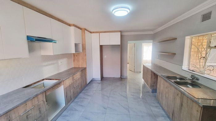 House for Sale in Mabopane Central: 3 Bedrooms, 2 Bathrooms, Open Living Spaces.