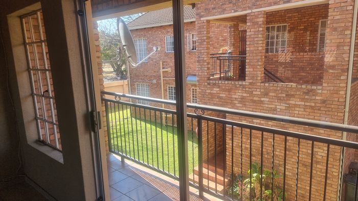 Celtisdal Apartment For Sale: 2 Bed, 2 Bath, secure complex, dedicated parking.