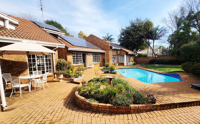 Eldoraigne House For Sale: 4 Beds, 4 Baths, Flatlet, Pool, Solar Power.