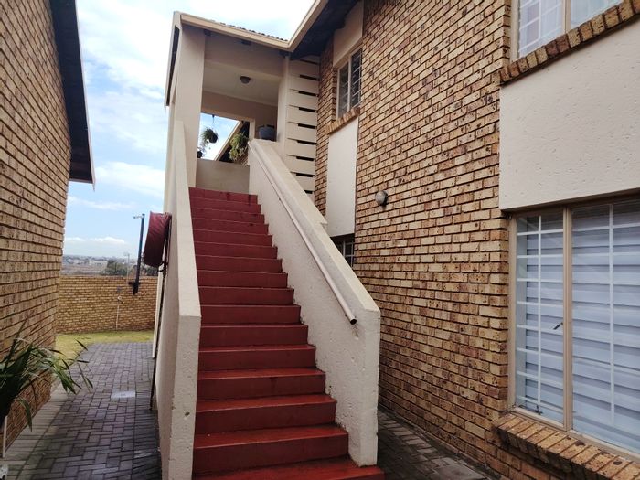 Celtisdal Apartment For Sale: 2 Bedrooms, Pool, Clubhouse, Secure Complex, Double Garage.