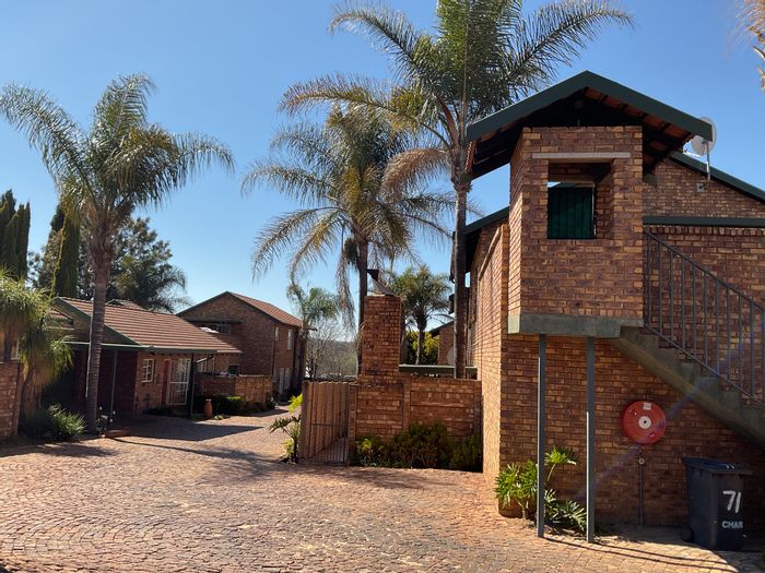Highveld Townhouse For Sale: 2 beds, private patio, lock-up garage, 24/7 security.