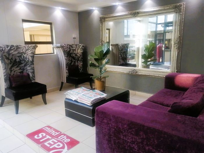 Morningside Apartment To Rent: 2 beds, pool, balcony, parking, close to amenities.