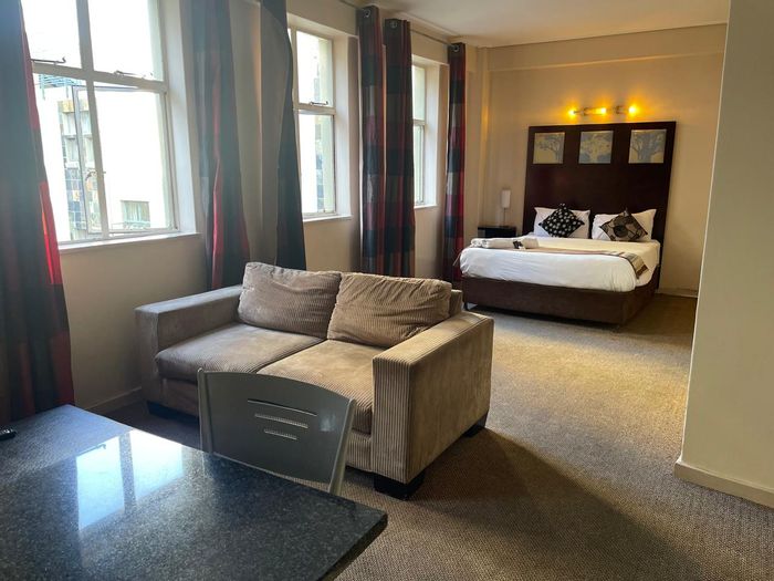 Furnished bachelor apartment in Marshalltown with gym, pool, and restaurant. To Rent.