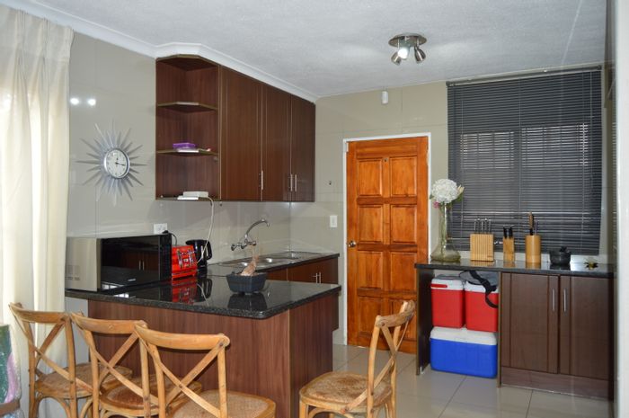 Morningside Manor Townhouse To Rent: 3 bedrooms, secure complex, ample parking, spacious layout.