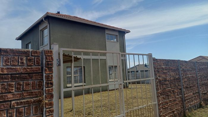 3-Bedroom House in Sky City to Rent with Secure Parking and Community Amenities.