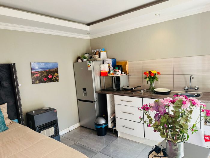 Cottage To Rent in Cosmo City: 1 Bedroom, prepaid utilities, fiber ready, secure parking.