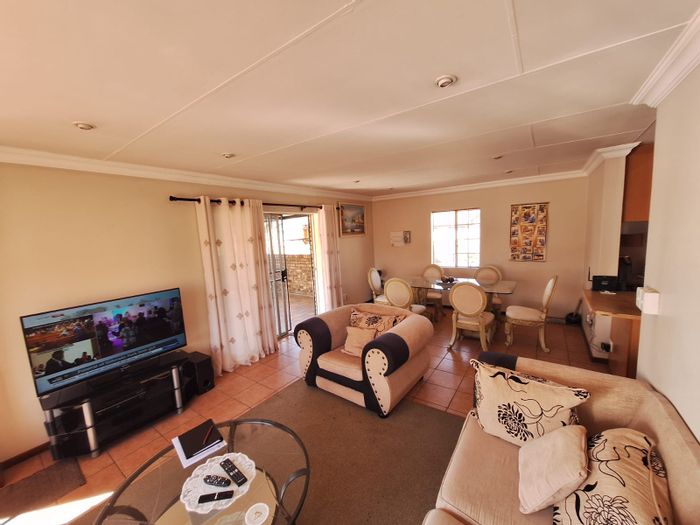 For Sale: Townhouse in Die Hoewes with pool, garage, and pet-friendly patio.