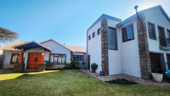 Eldoraigne House For Sale: 4 beds, pool, bachelor flat, secure community amenities.