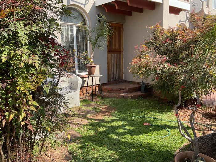 Kilner Park Townhouse For Sale: 2 beds, patio, garage conversion potential, low-maintenance garden.