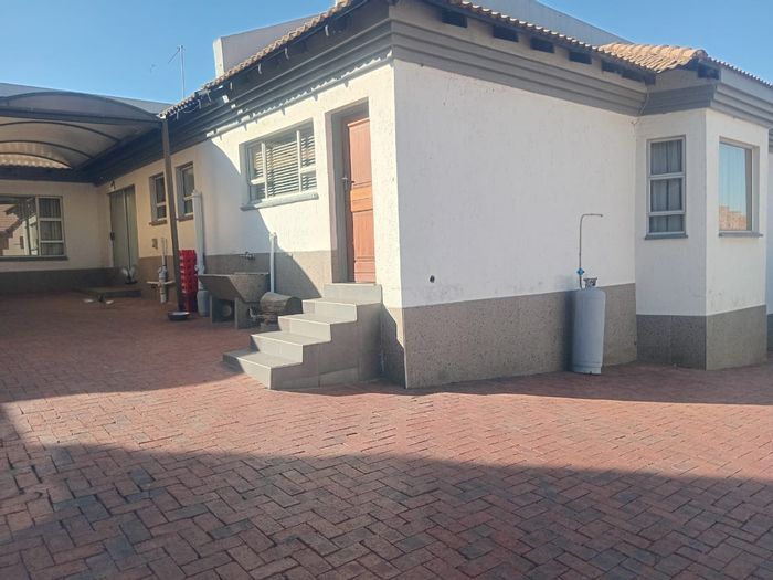 4-Bedroom House To Rent in Liefde En Vrede, near Mall of the South.