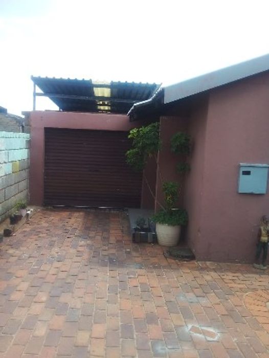 Pimville Zone 5 House For Sale: 3 bedrooms, open-plan kitchen, near amenities.