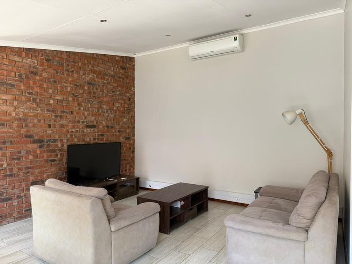Cottage To Rent in Woodmead: 1-Bedroom, Kitchen, Living Room, Covered Parking.