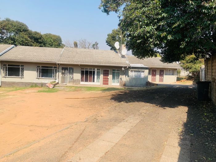 Kew House For Sale: 10 self-contained apartments, income potential $30,500.