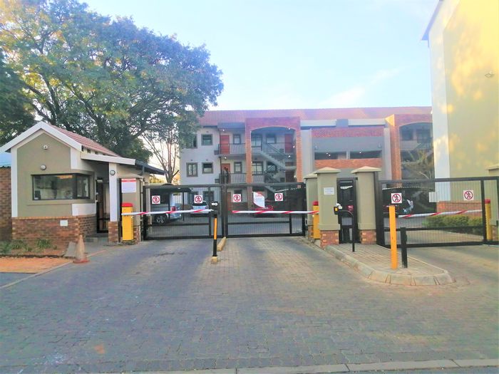 3-Bedroom Apartment in Montana For Sale with Secure Complex and Covered Parking.