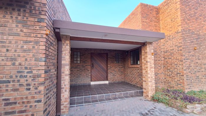 3 Bedroom House with Double Garages and Staff Quarters in The Reeds, For Sale.