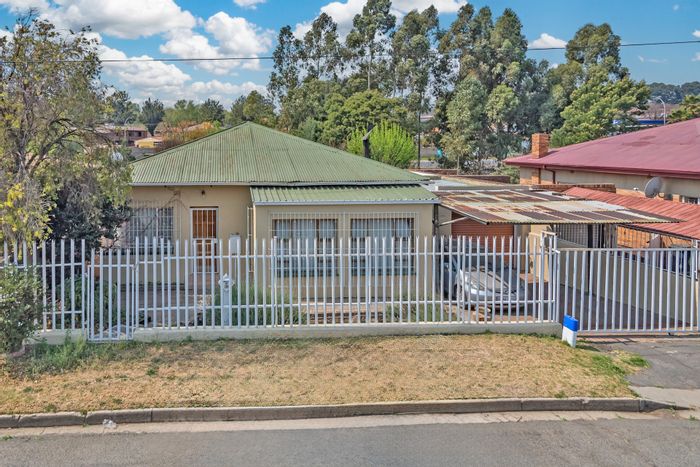 For Sale: House in West Turffontein with garage, cottage, and spacious garden.