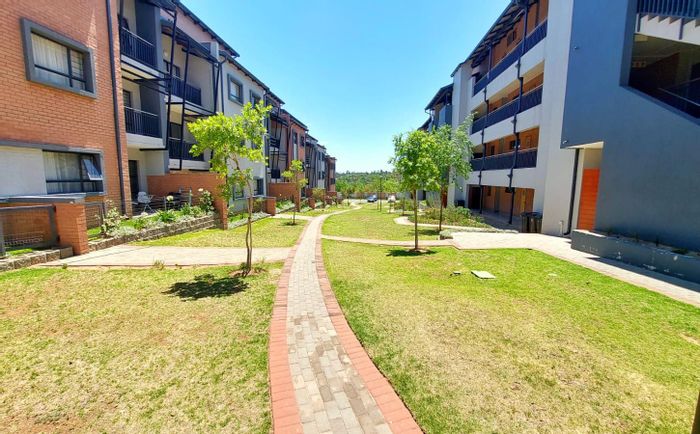 For Sale: 2-bedroom apartment in Vorna Valley with pool, gardens, and parking.