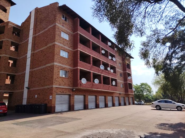 Zwartkop Apartment For Sale: 2 Bedrooms, balcony, garage, near Centurion Mall.